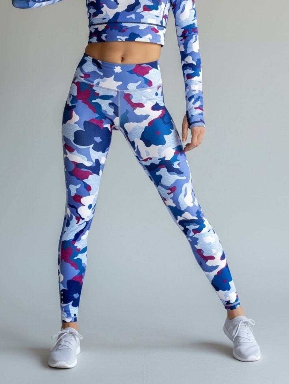 #168 Old Navy camo blue leggings med